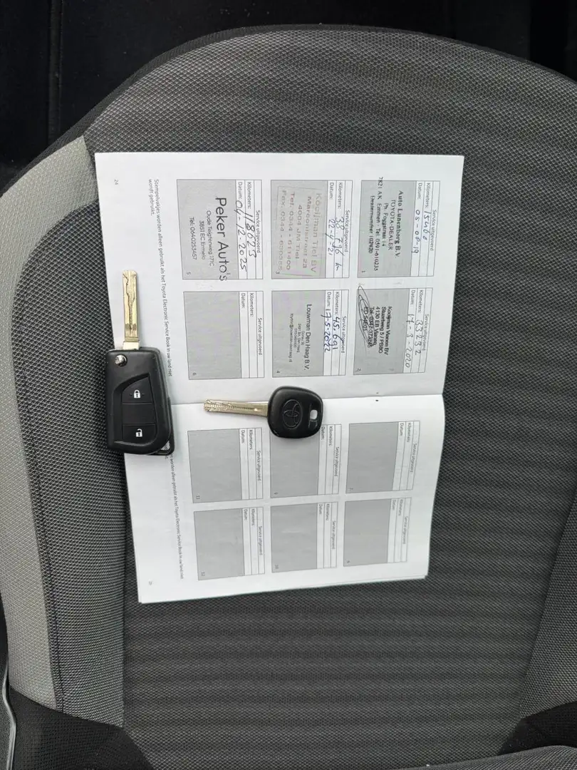 Toyota Aygo 1.0 VVT-i x-play AIRCO ORG 118512 KM NAP O.H BOEKJ Grau - 2