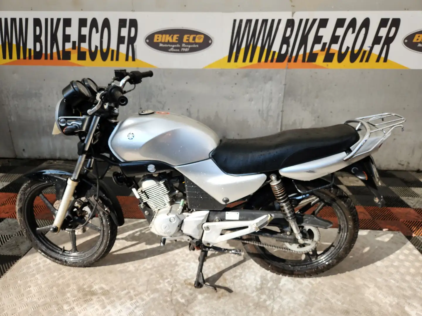 Yamaha YBR 125 Grijs - 2