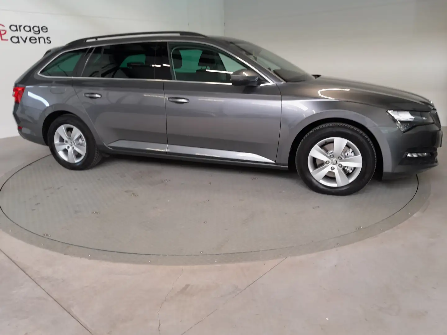 Skoda Superb Combi 1.5 TSI ACT Clever+ DSG Šedá - 2