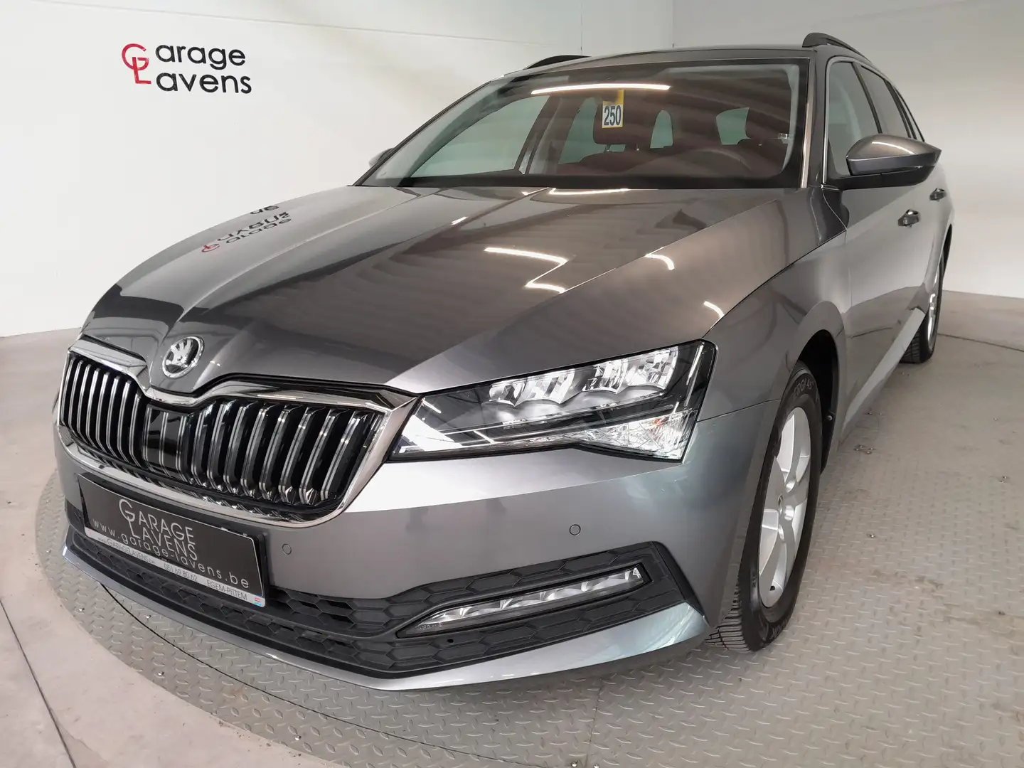 Skoda Superb Combi 1.5 TSI ACT Clever+ DSG Šedá - 1