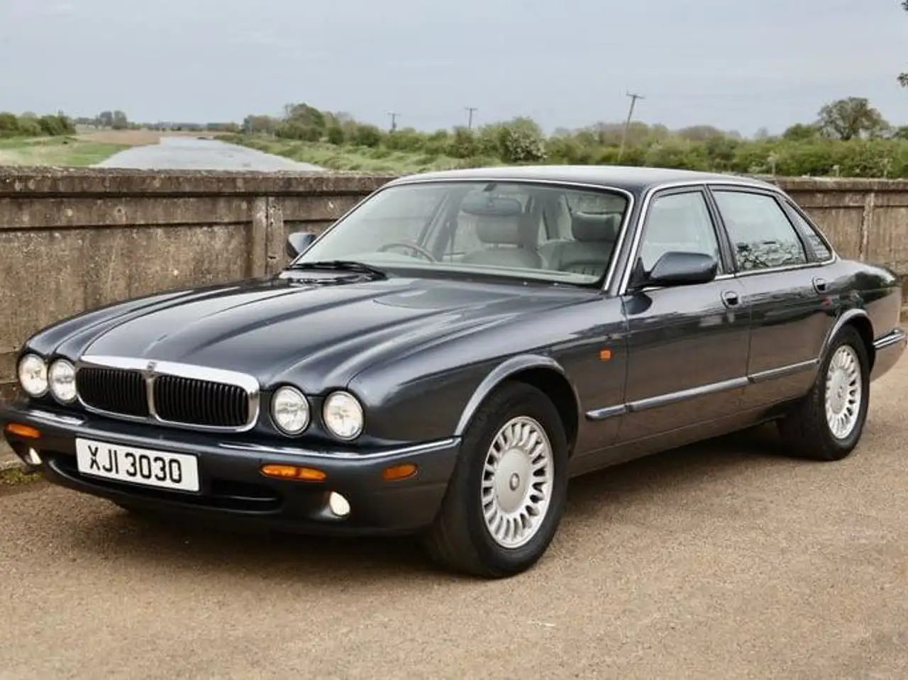 Jaguar XJ8