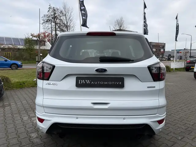 Ford Kuga view 3