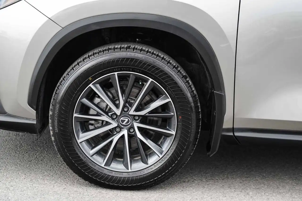 Lexus NX снимка Lexus NX