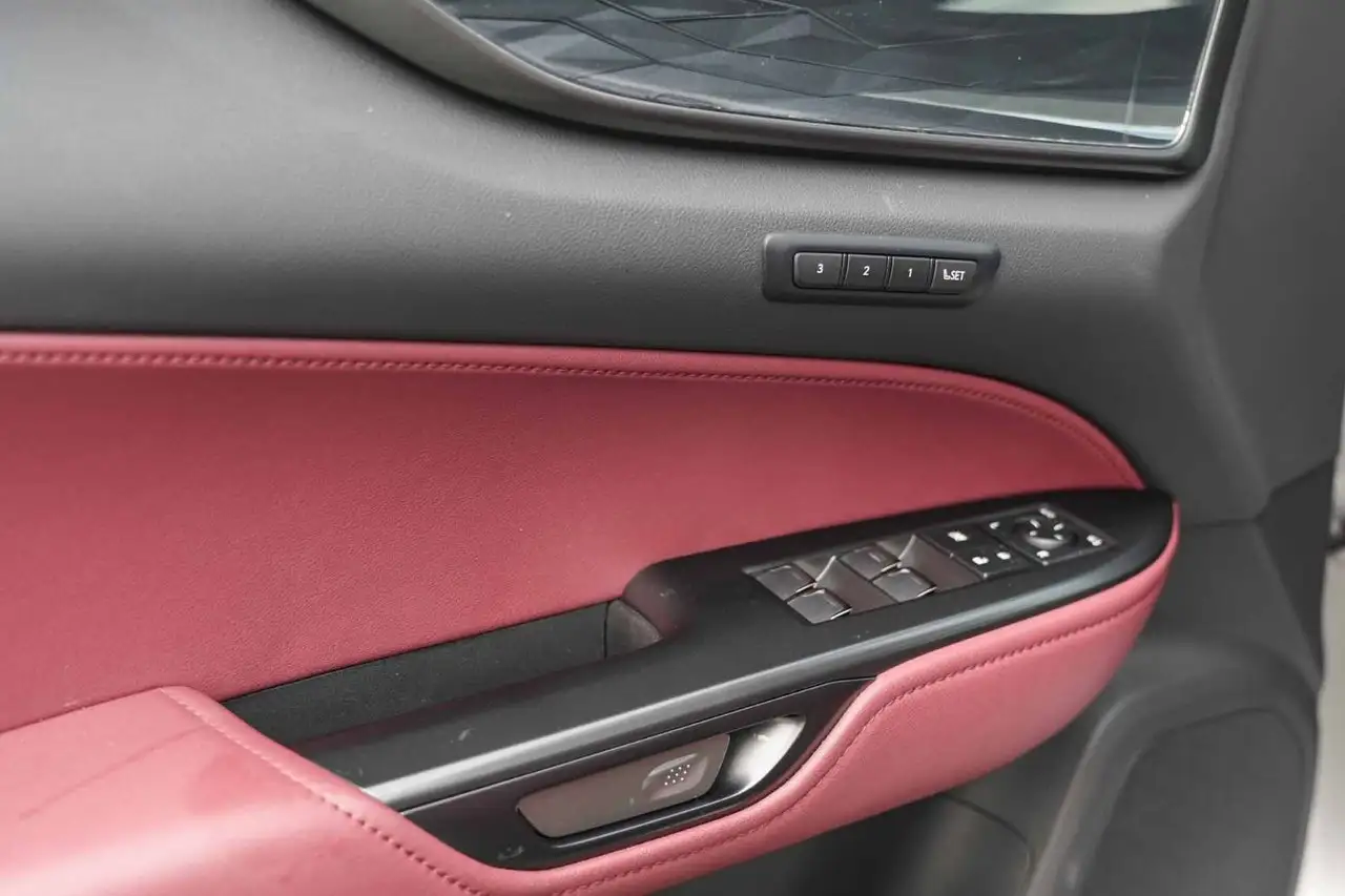 Lexus NX снимка Lexus NX
