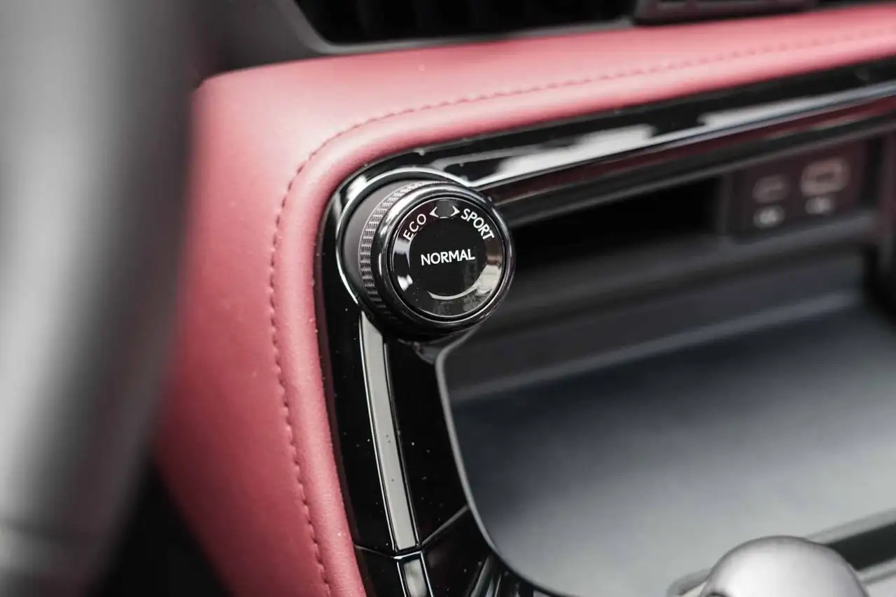 Lexus NX снимка Lexus NX
