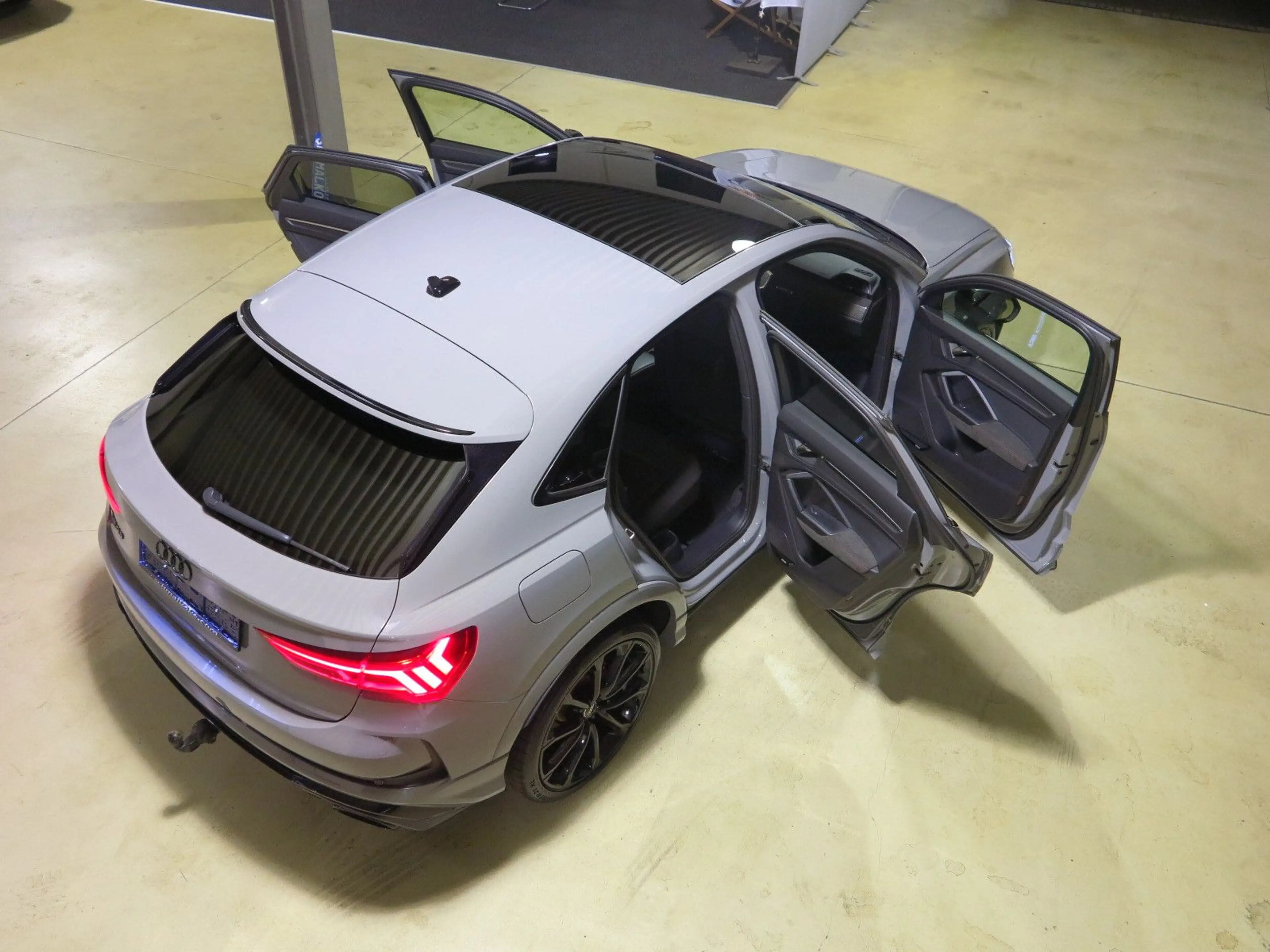 Audi RS Q3 RS Q3 2.5 TFSI Sportback quattro S tronic Leder — photo 15