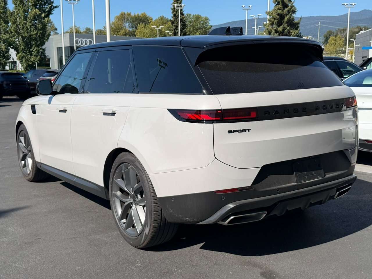 2026 Land Rover Range Rover Sport — photo 1