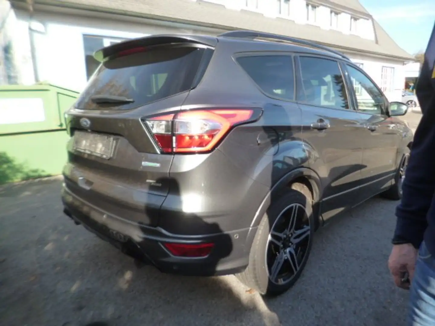 Ford Kuga ST-Line 4x4 Automatik Pano RFK ACC Voll Grau - 2