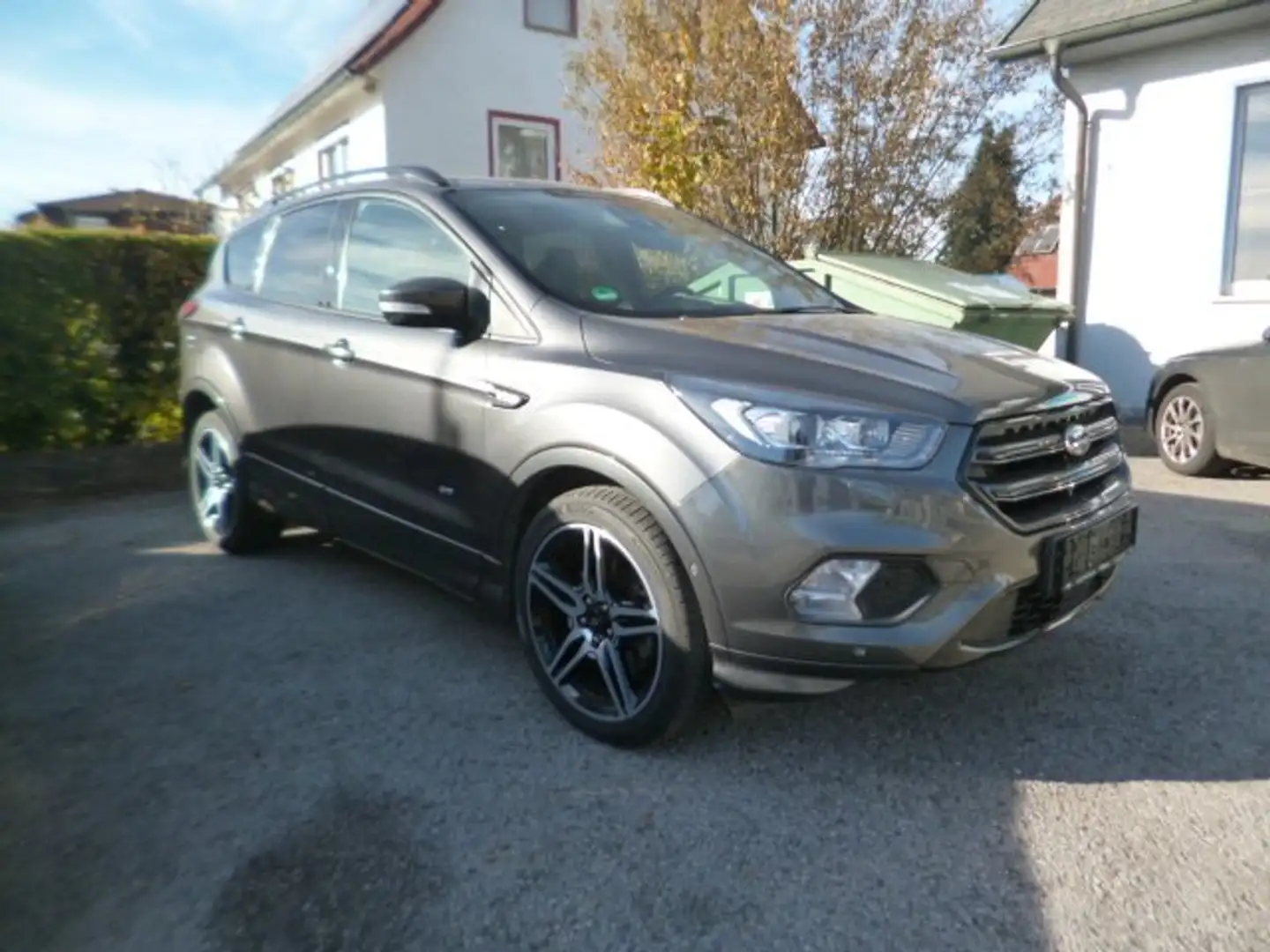 Ford Kuga ST-Line 4x4 Automatik Pano RFK ACC Voll Grau - 1