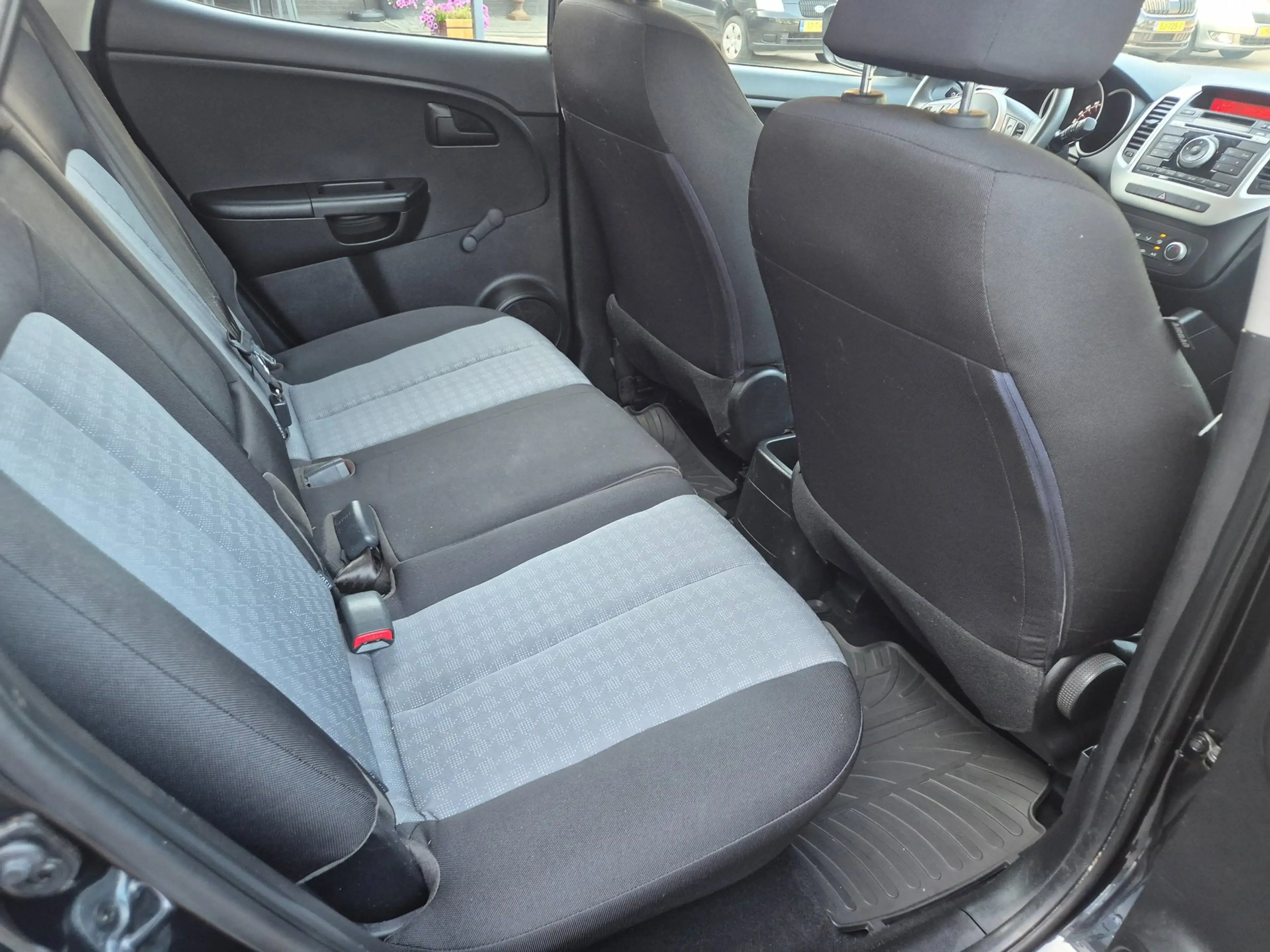 Kia Venga 1.4 CVVT ComfortLine — photo 15