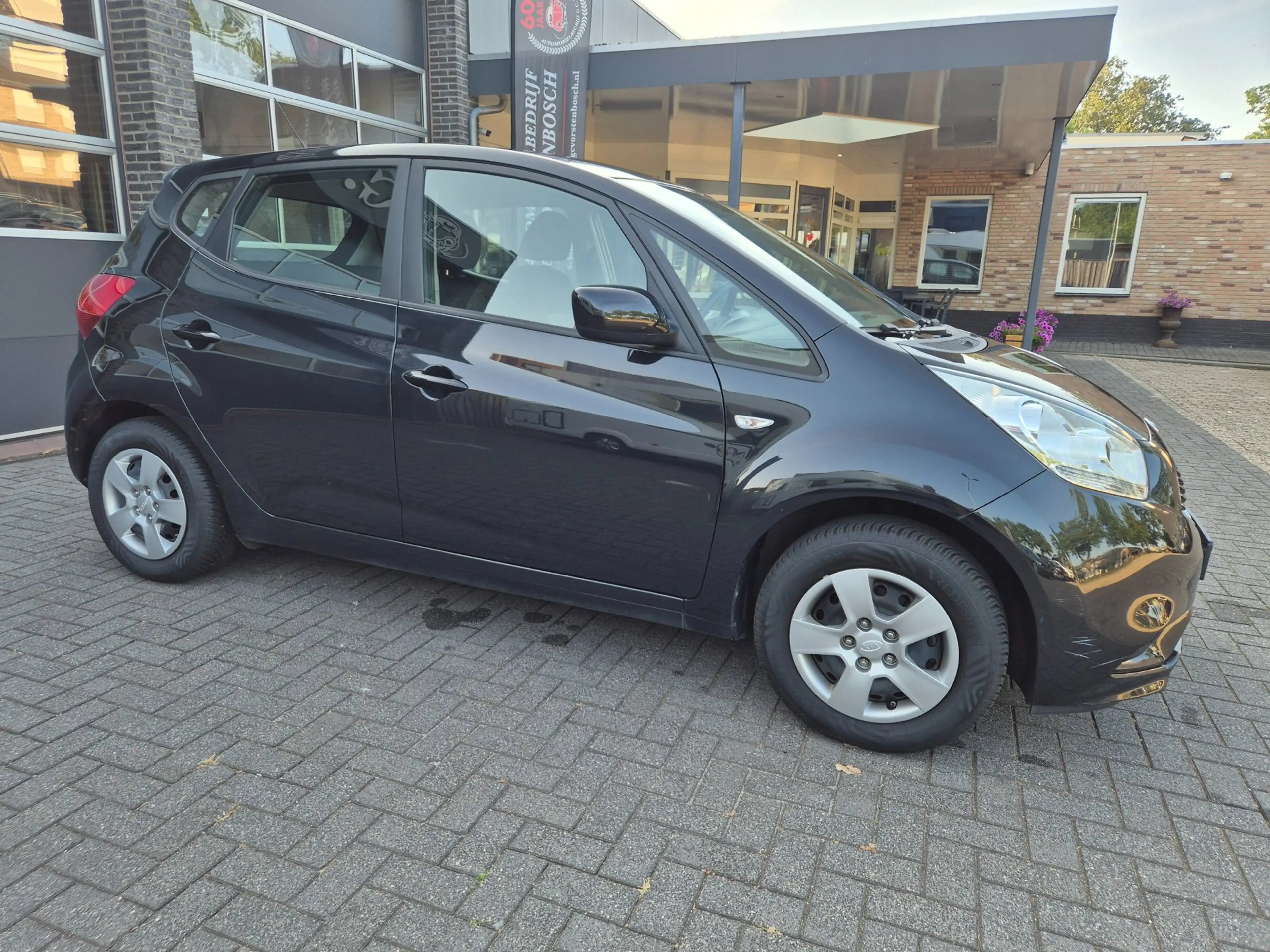 Kia Venga 1.4 CVVT ComfortLine — photo 11