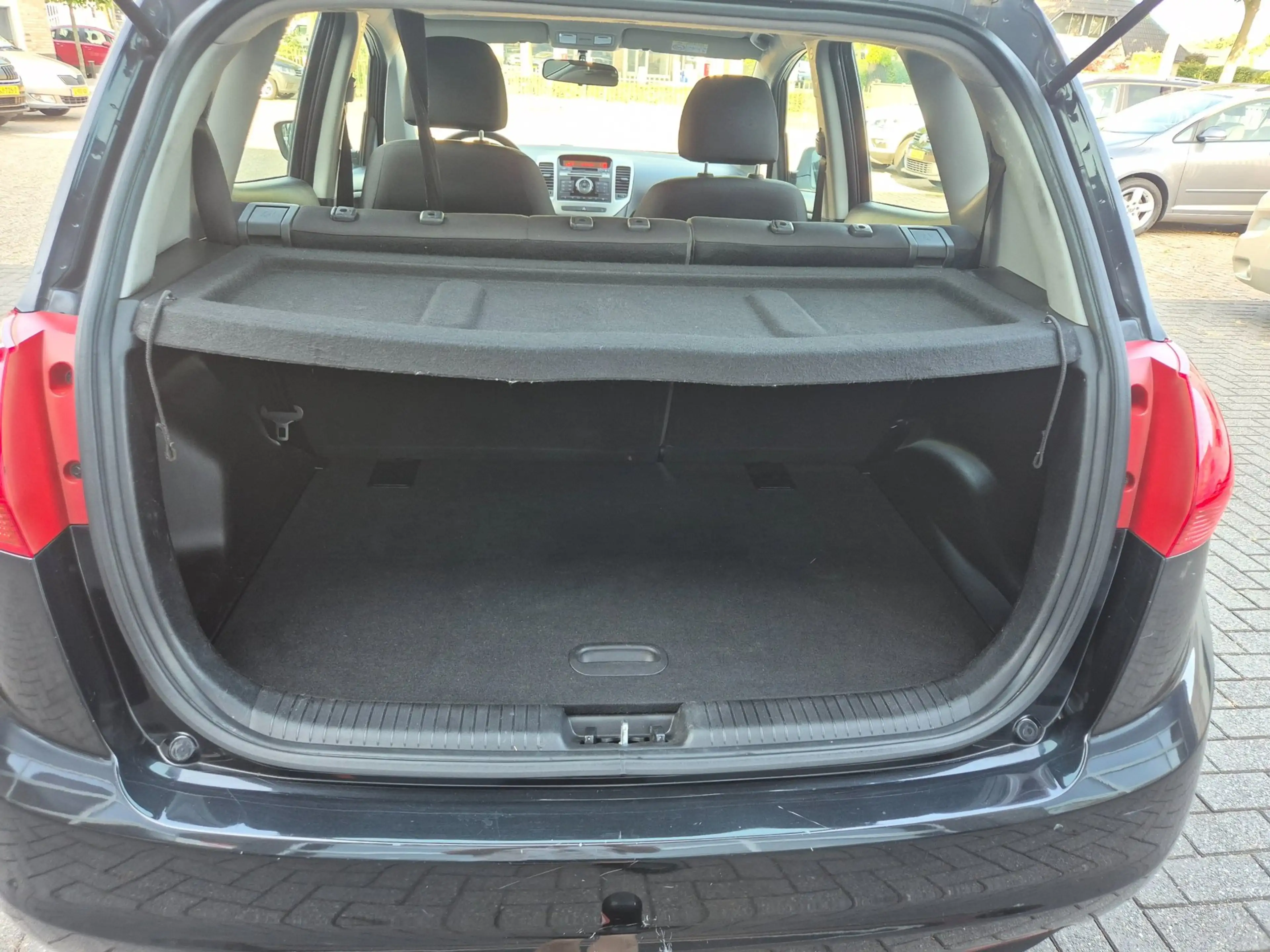 Kia Venga 1.4 CVVT ComfortLine — photo 8