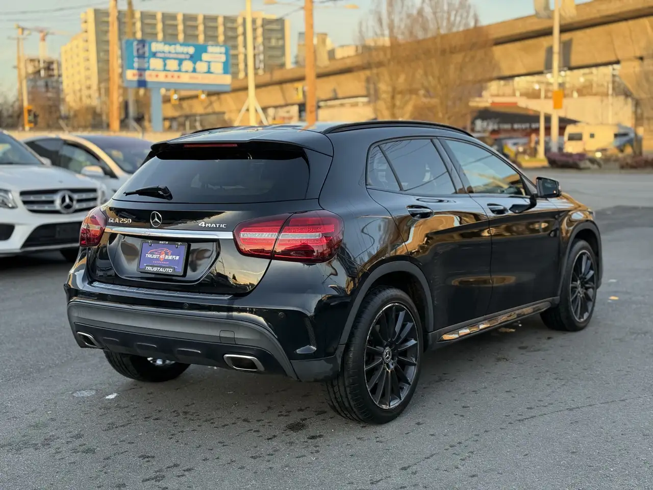 Mercedes-Benz GLA снимка Mercedes-Benz GLA