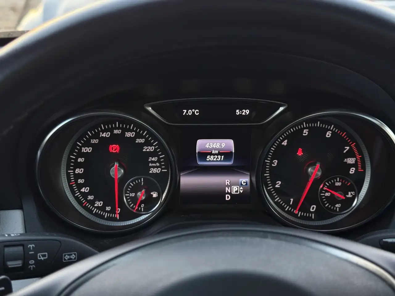 Mercedes-Benz GLA снимка Mercedes-Benz GLA