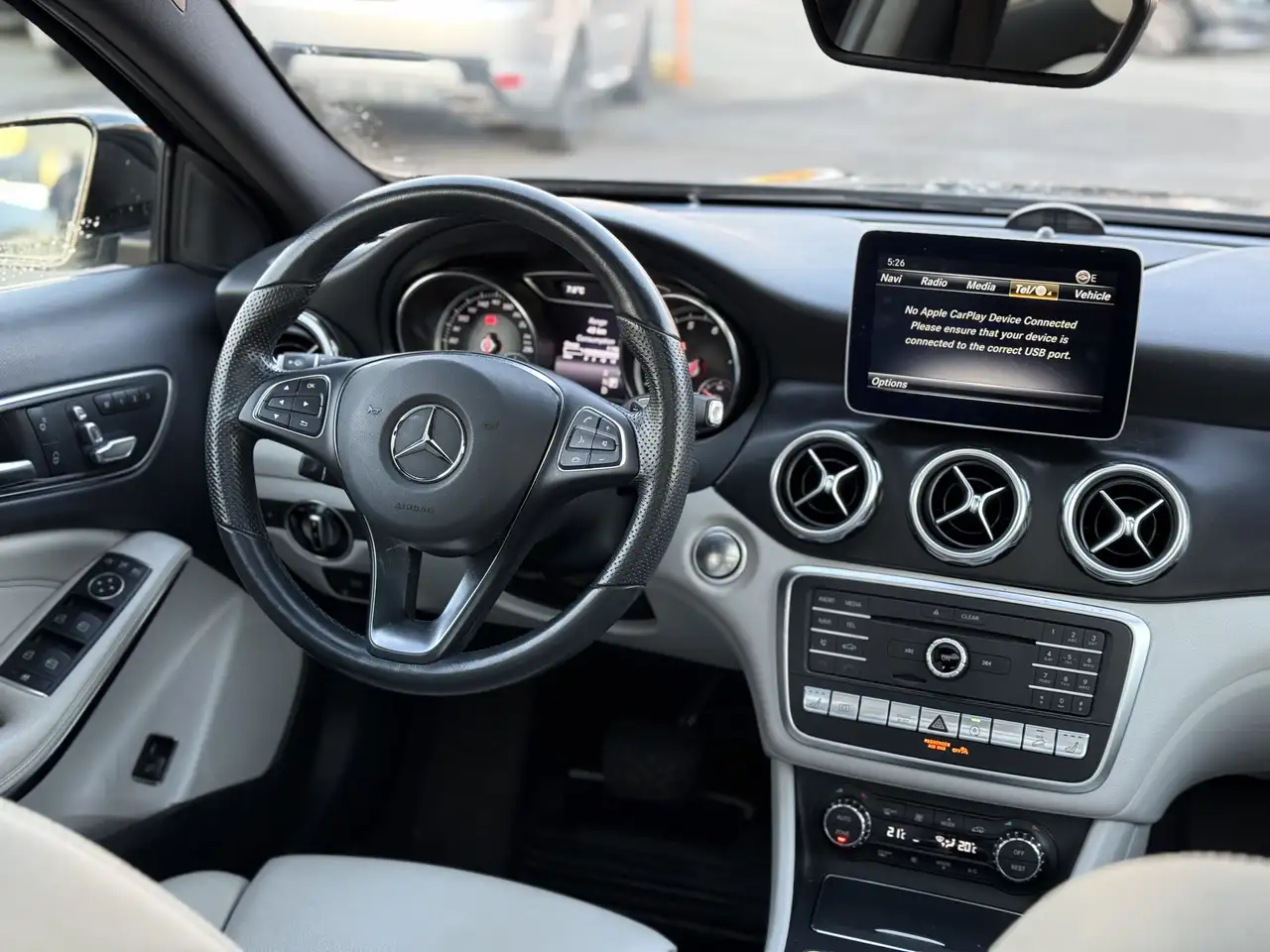 Mercedes-Benz GLA снимка Mercedes-Benz GLA