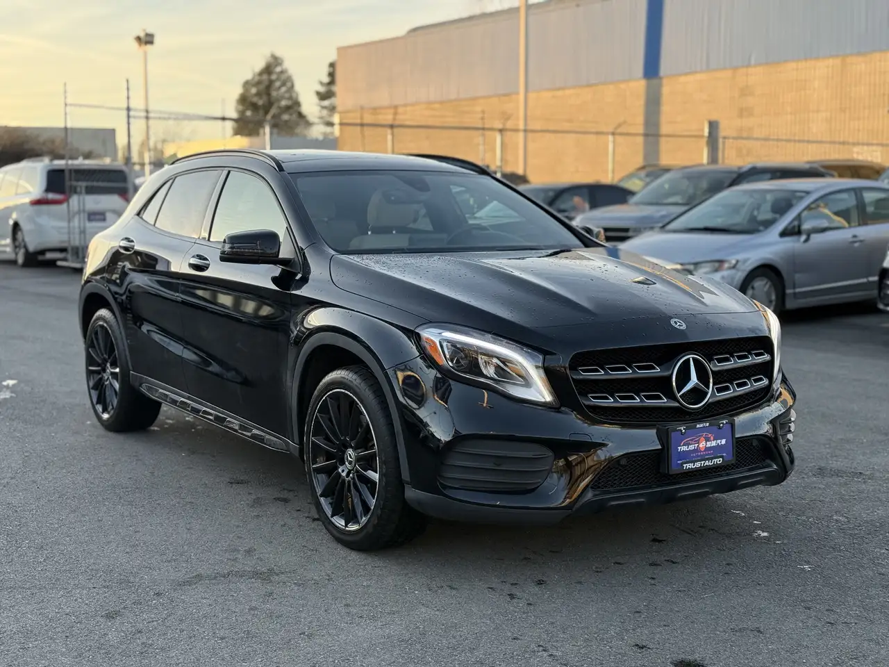 Mercedes-Benz GLA снимка Mercedes-Benz GLA