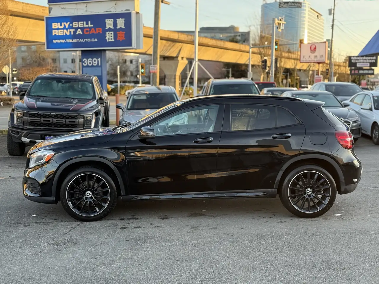 Mercedes-Benz GLA снимка Mercedes-Benz GLA