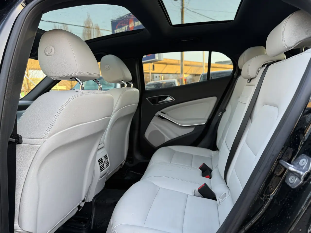 Mercedes-Benz GLA снимка Mercedes-Benz GLA