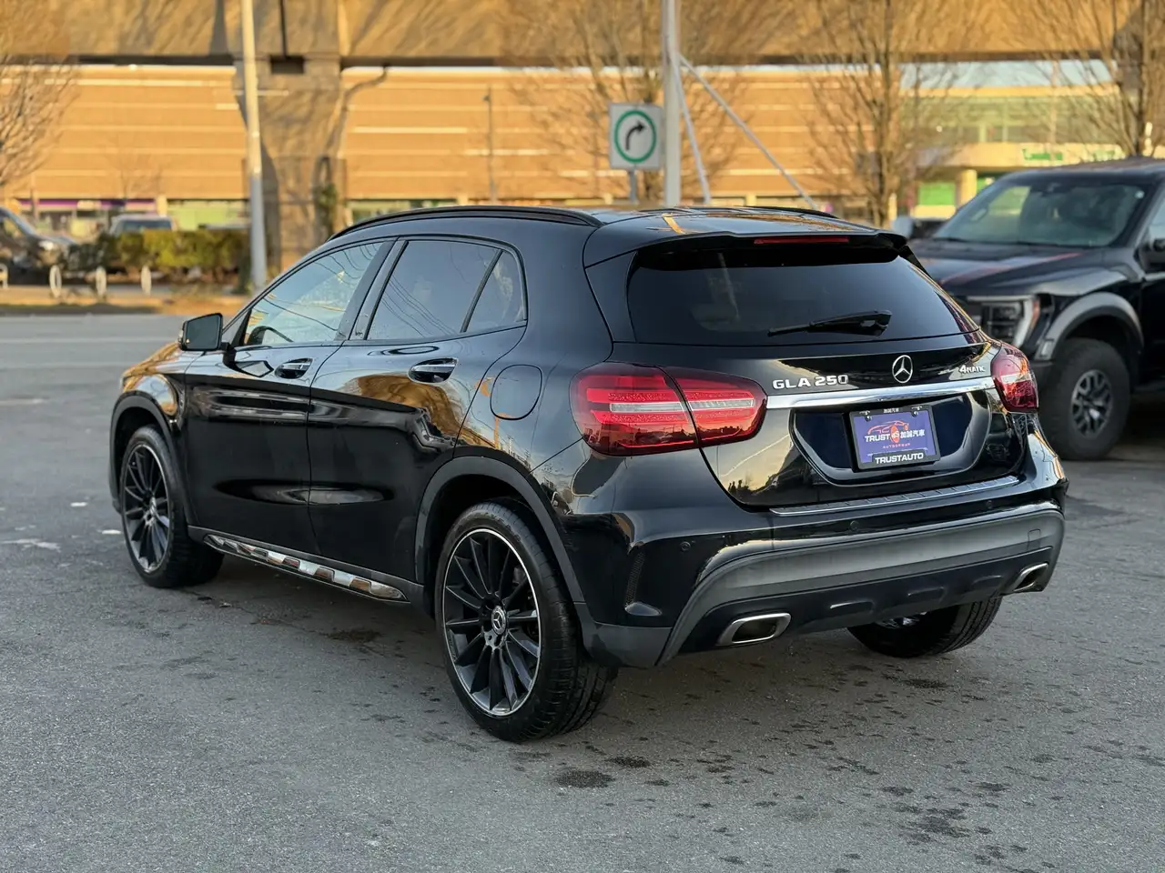 Mercedes-Benz GLA снимка Mercedes-Benz GLA