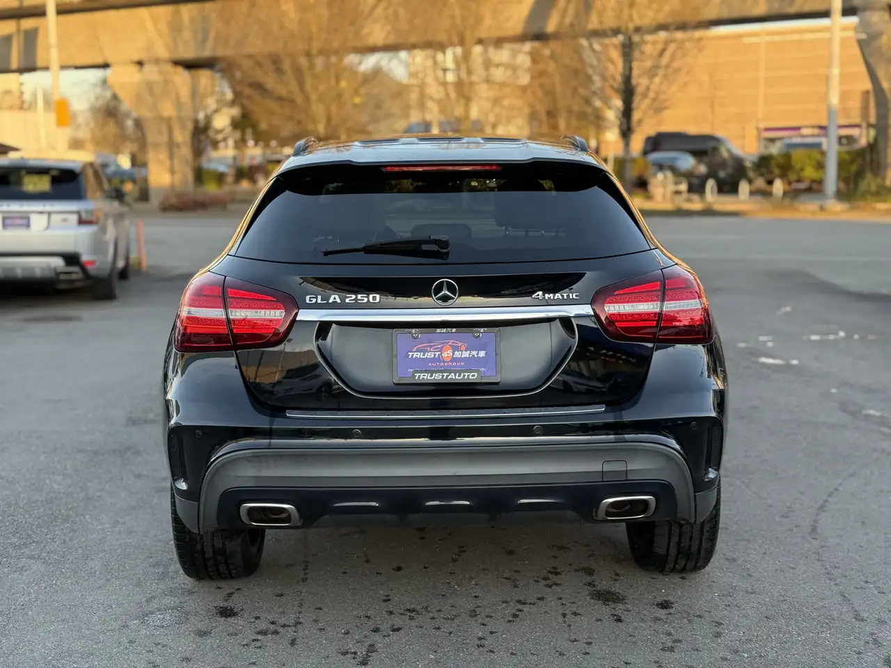 Mercedes-Benz GLA снимка Mercedes-Benz GLA