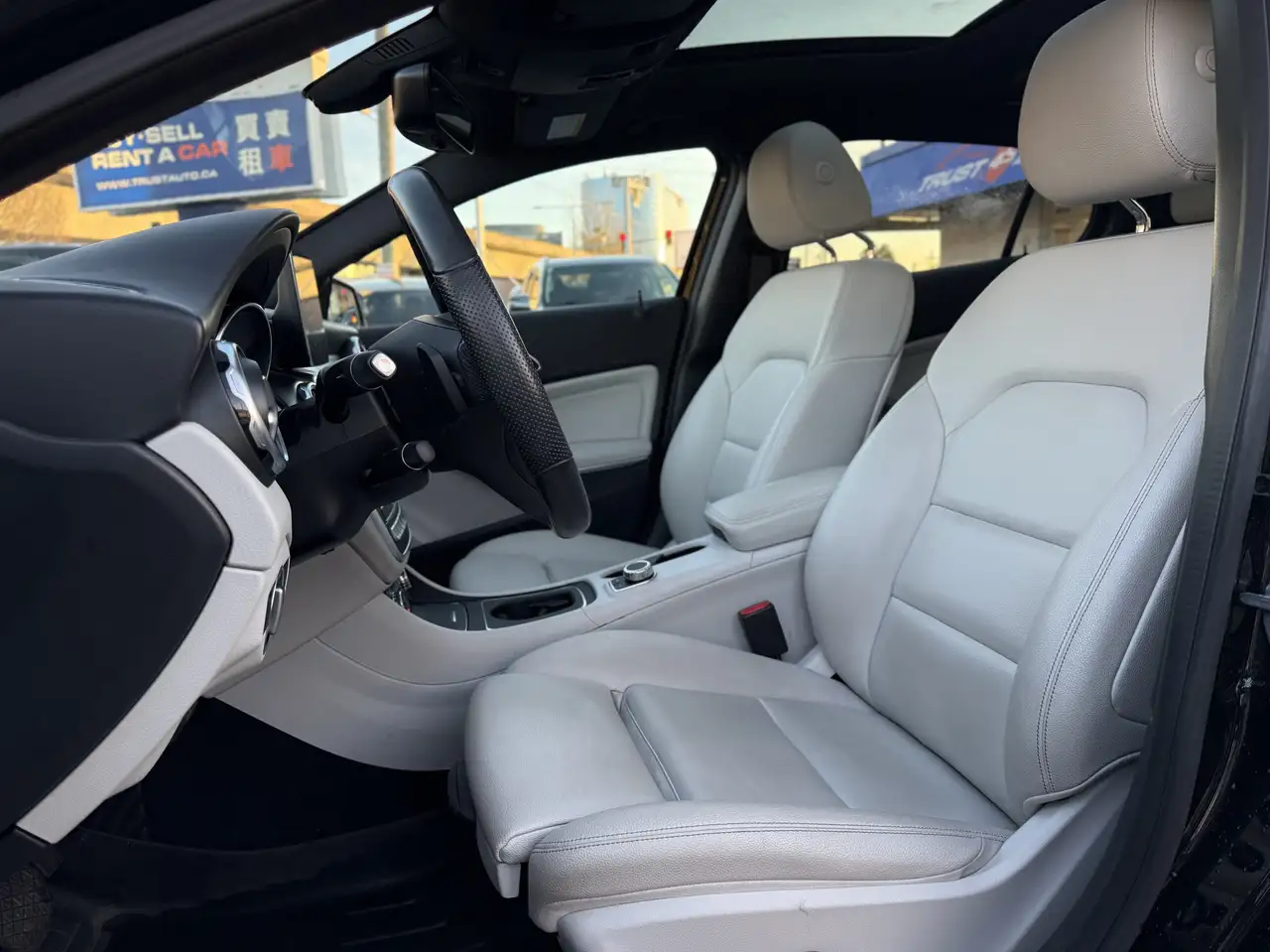 Mercedes-Benz GLA снимка Mercedes-Benz GLA