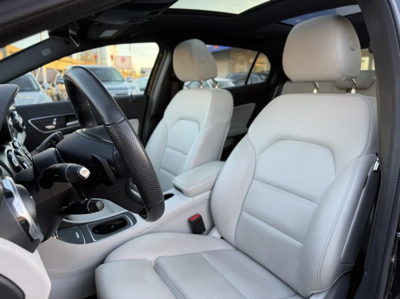 Mercedes-Benz GLA снимка Mercedes-Benz GLA