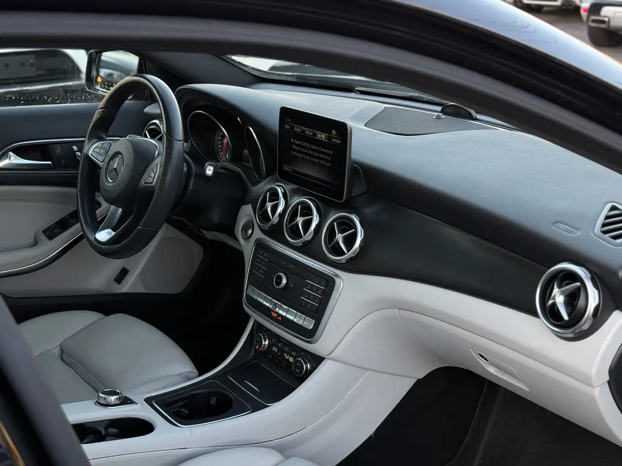 Mercedes-Benz GLA снимка Mercedes-Benz GLA