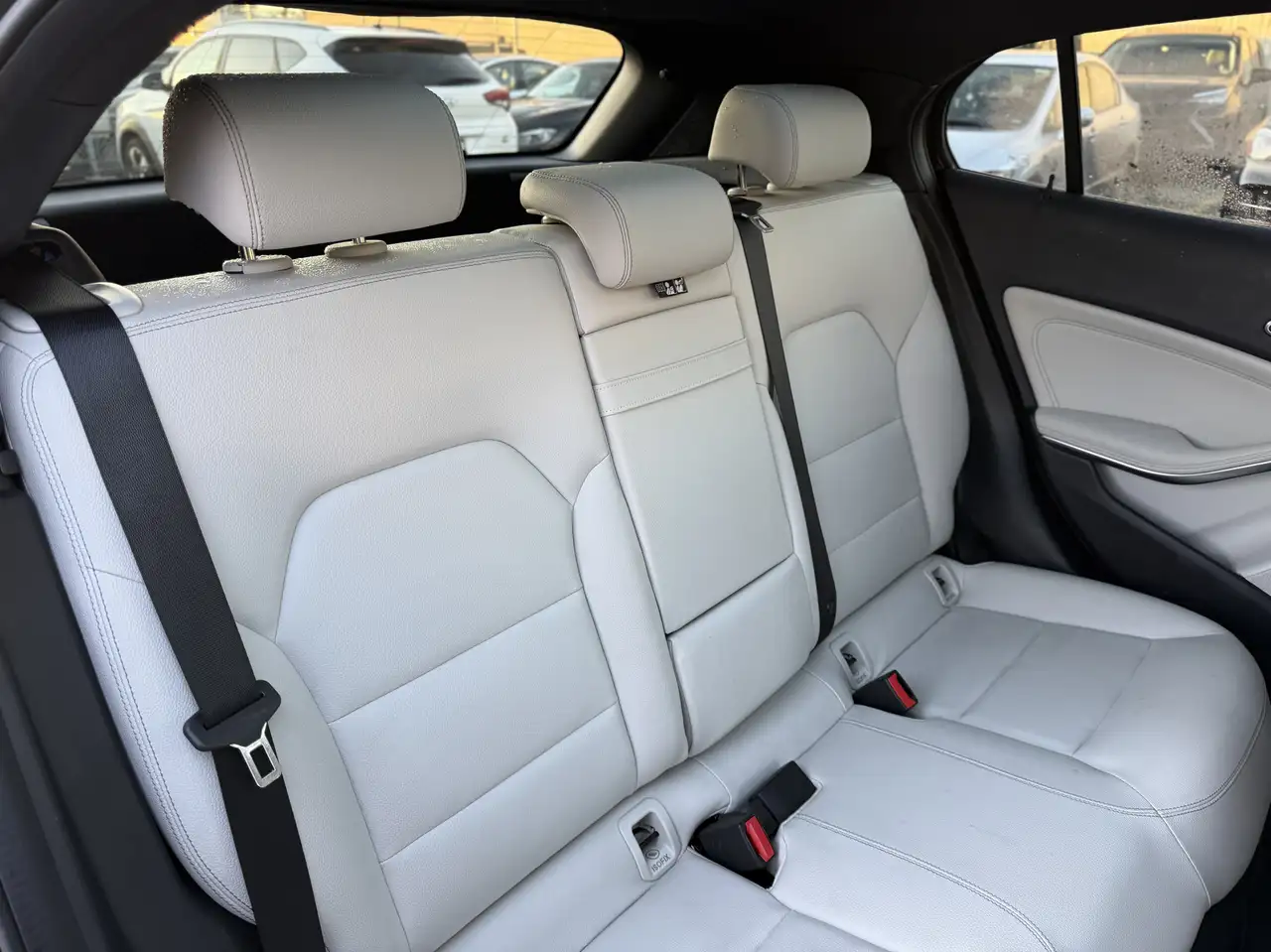 Mercedes-Benz GLA снимка Mercedes-Benz GLA