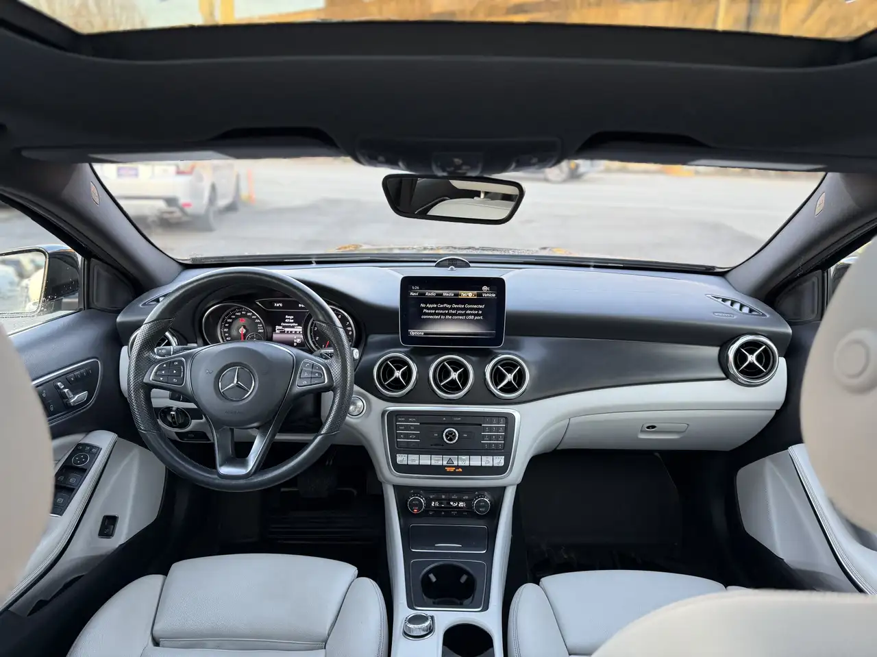 Mercedes-Benz GLA снимка Mercedes-Benz GLA