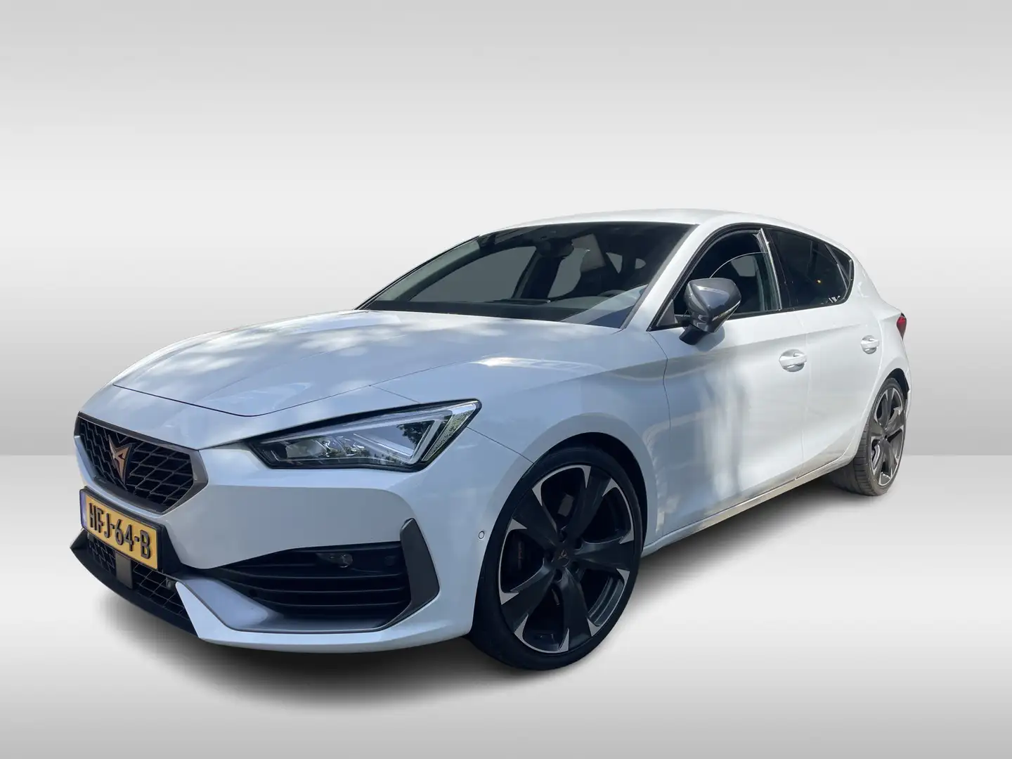 CUPRA Leon 2.0 TSI VZ 300PK DSG PERFORMANCE CAMERA/LEDER/BEAT Wit - 2