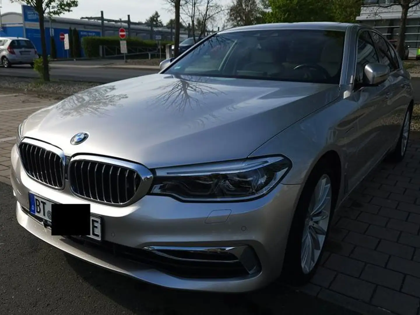 BMW 530 5er Plug-In-Hybrid 530e iPerformance Aut. Luxury L Szary - 2
