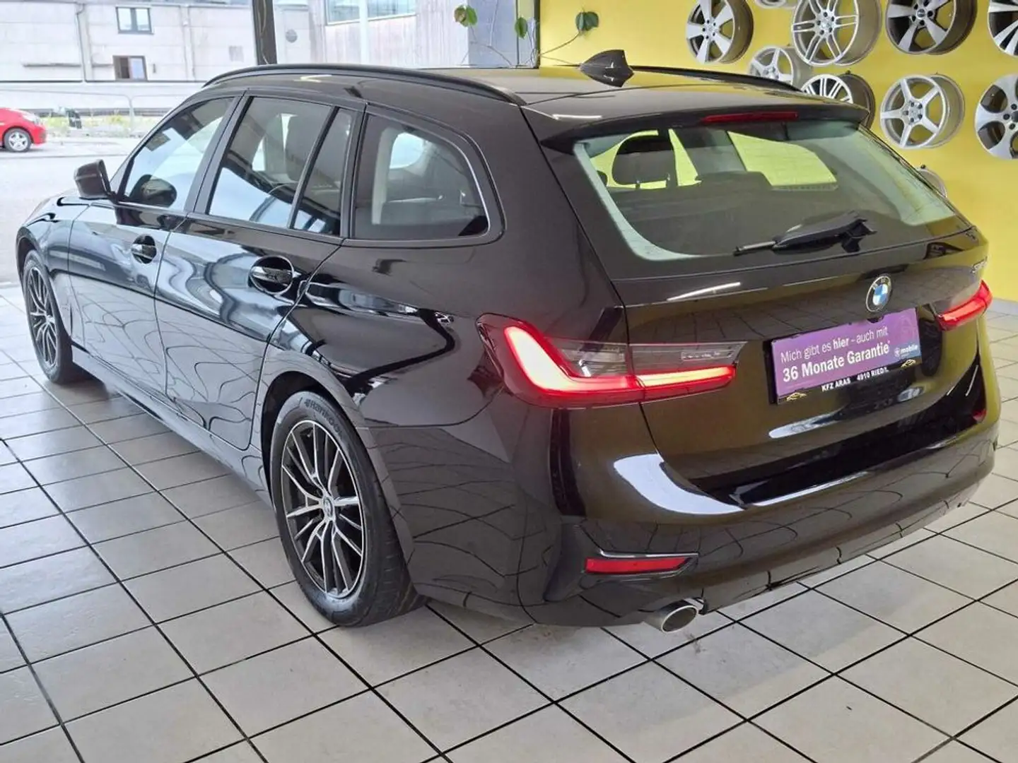 BMW 318 d Advantage 1.BESITZ, LED, RFK, NAVI Schwarz - 2