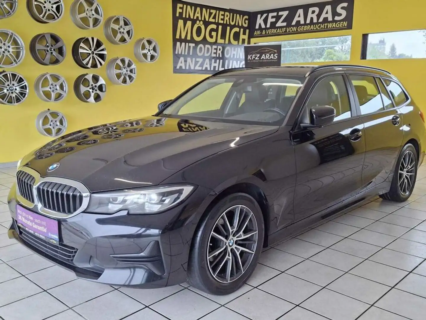 BMW 318 d Advantage 1.BESITZ, LED, RFK, NAVI Schwarz - 1