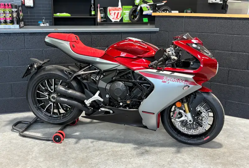 MV Agusta Superveloce 800