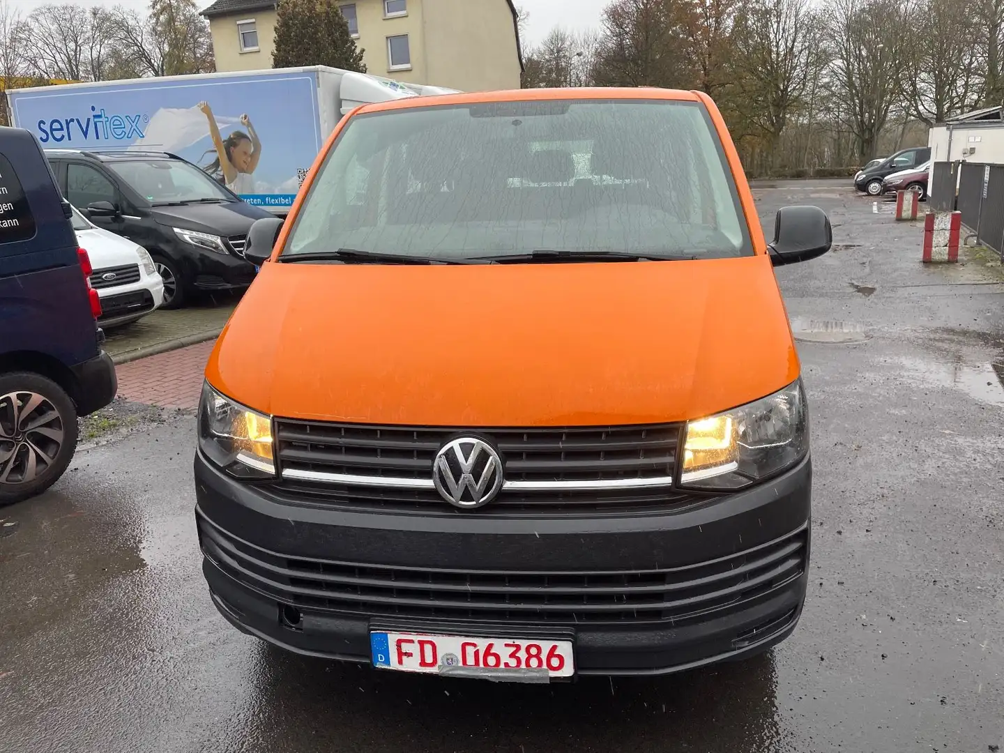 Volkswagen T6 Transporter Kasten  Kombi lang 9Sitzer Klima Oranje - 1