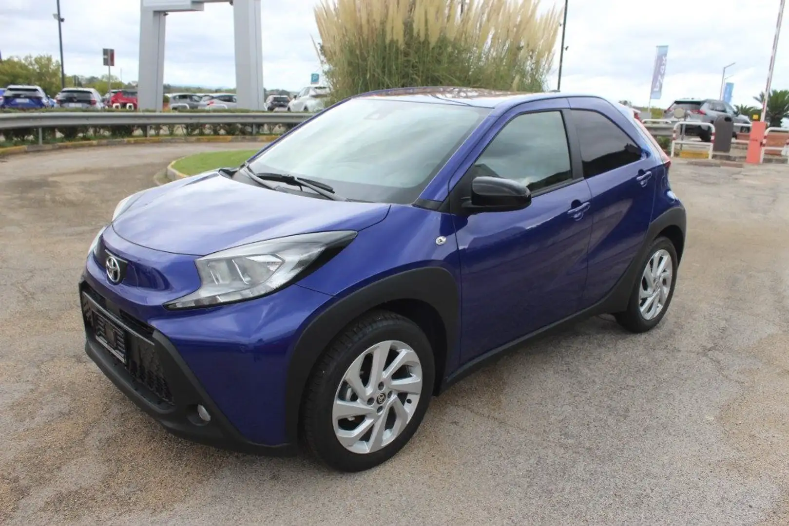Toyota Aygo X 1.0 VVT-i 72 CV 5 porte Active Blu/Azzurro - 1