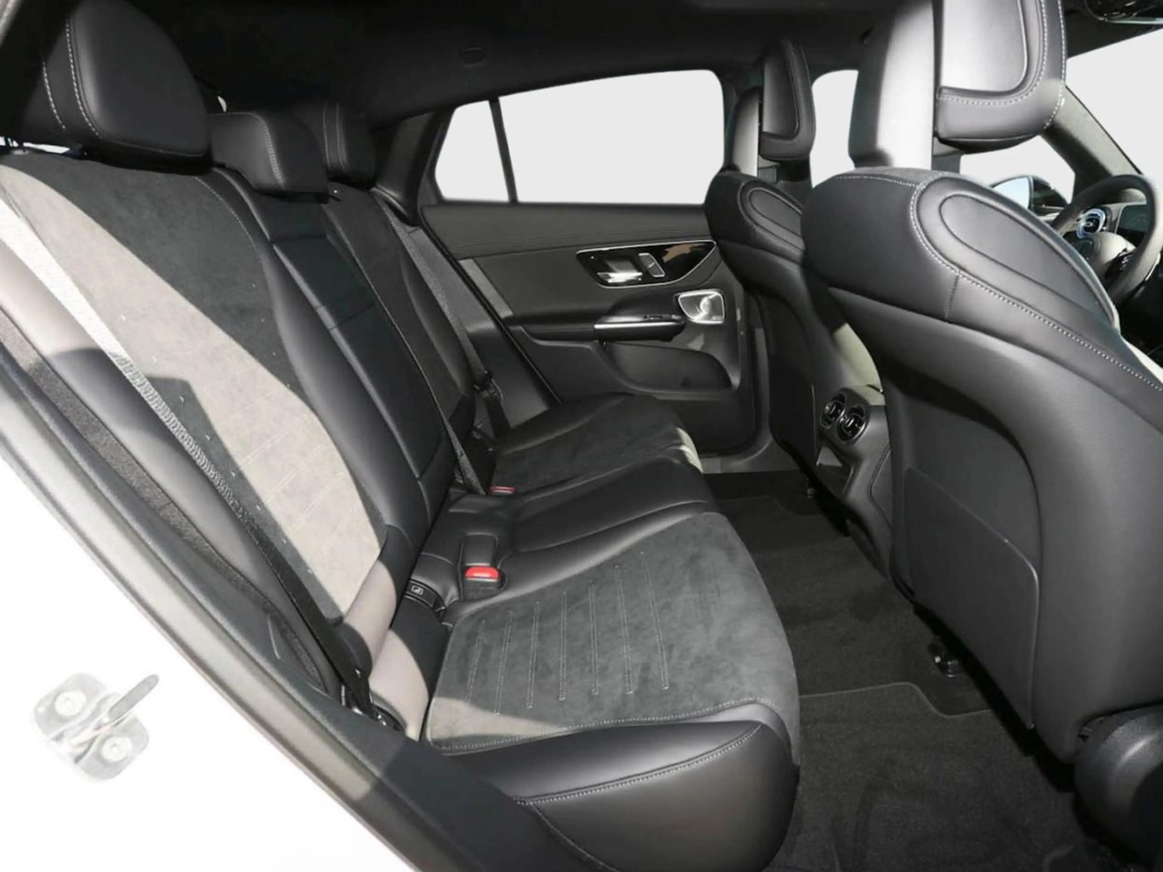 Mercedes-Benz GLC 300 d 4MATIC Coupé AMG Night Panorama AHK — photo 11