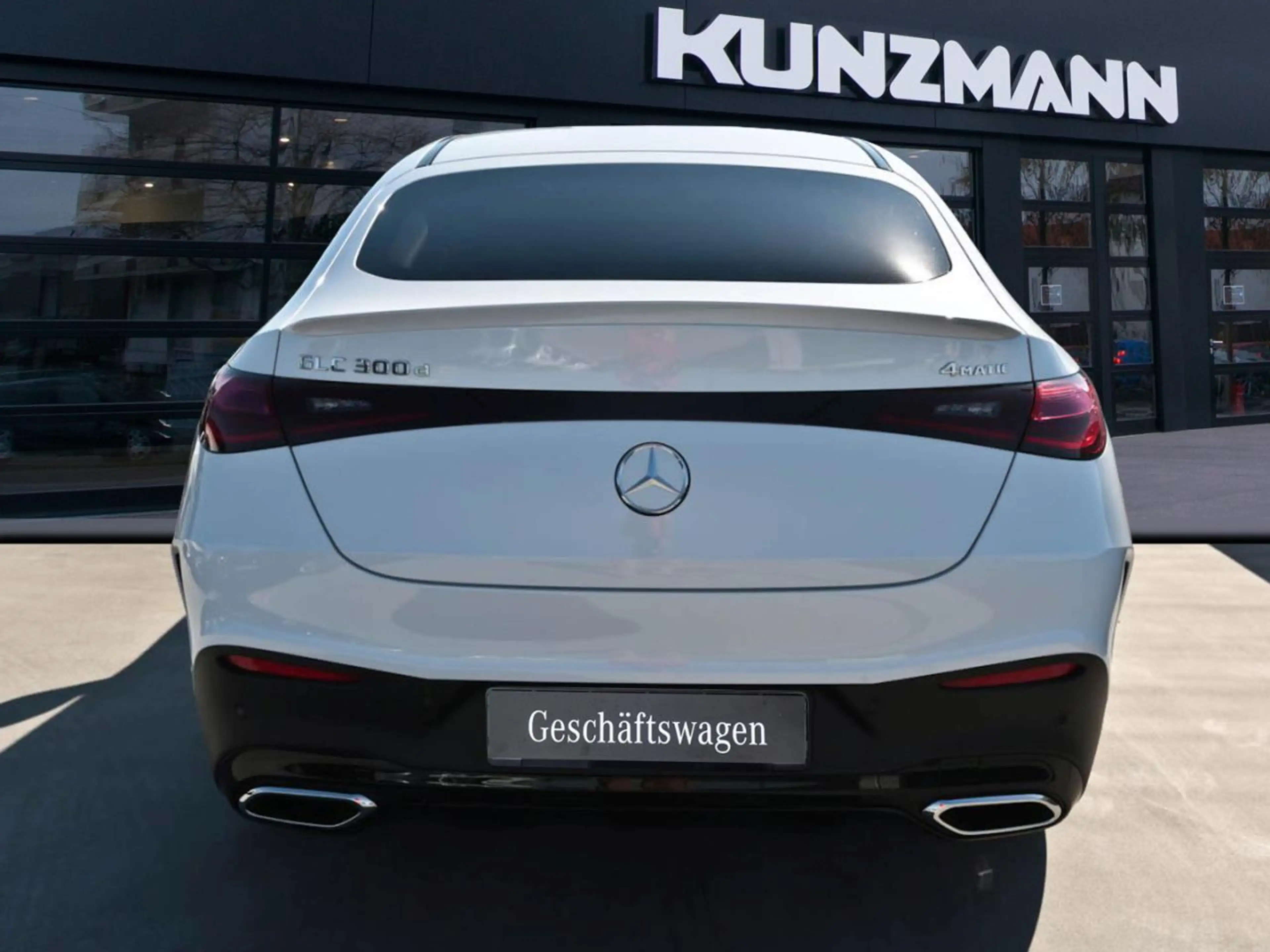 Mercedes-Benz GLC 300 d 4MATIC Coupé AMG Night Panorama AHK — photo 4