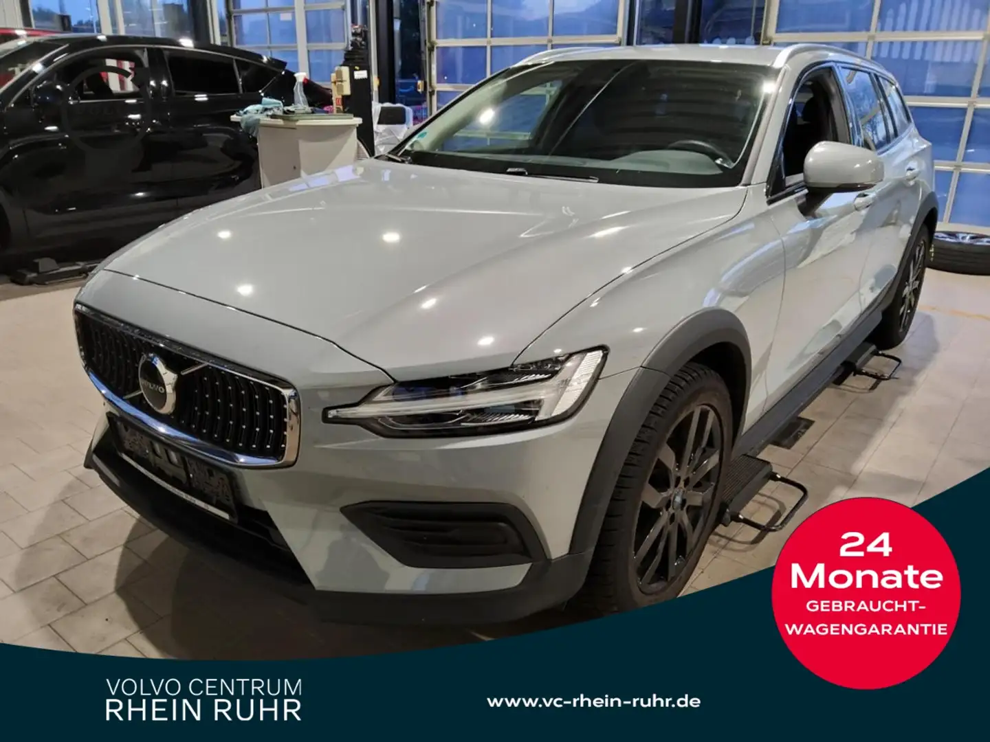 Volvo V60 Cross Country B4 AWD  Plus+AHK+WINTERPAK Grau - 1