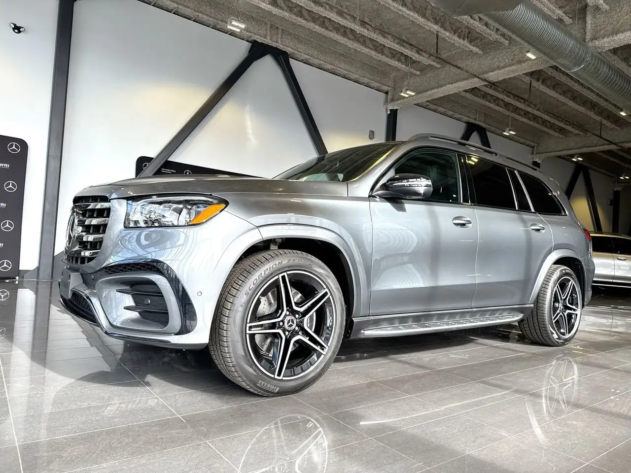 Mercedes-Benz GLS снимка Mercedes-Benz GLS