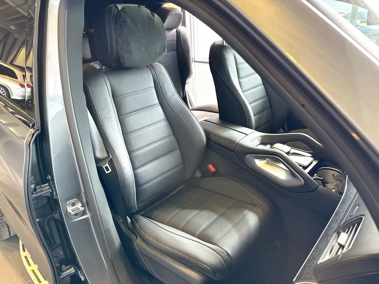 Mercedes-Benz GLS снимка Mercedes-Benz GLS