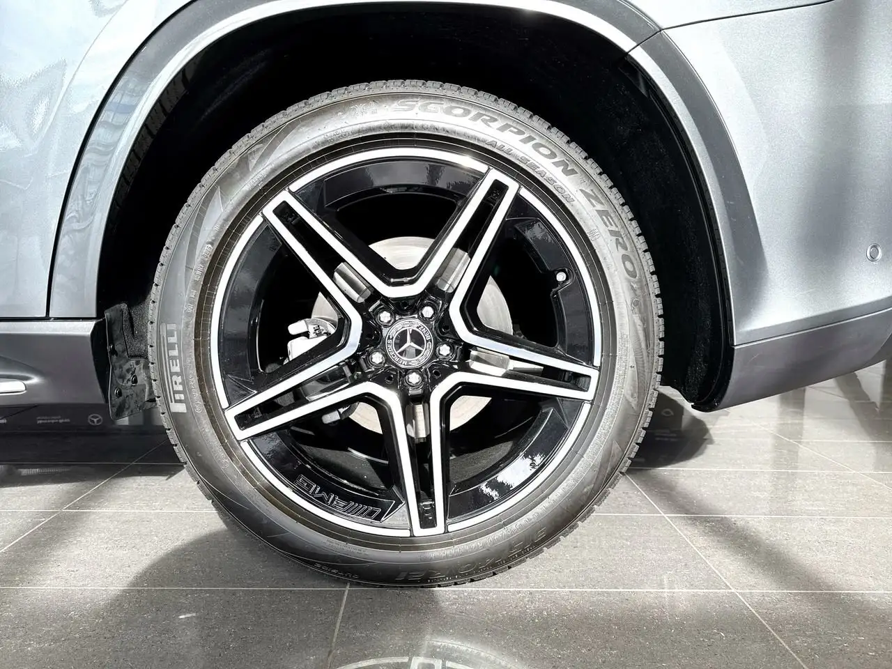 Mercedes-Benz GLS снимка Mercedes-Benz GLS