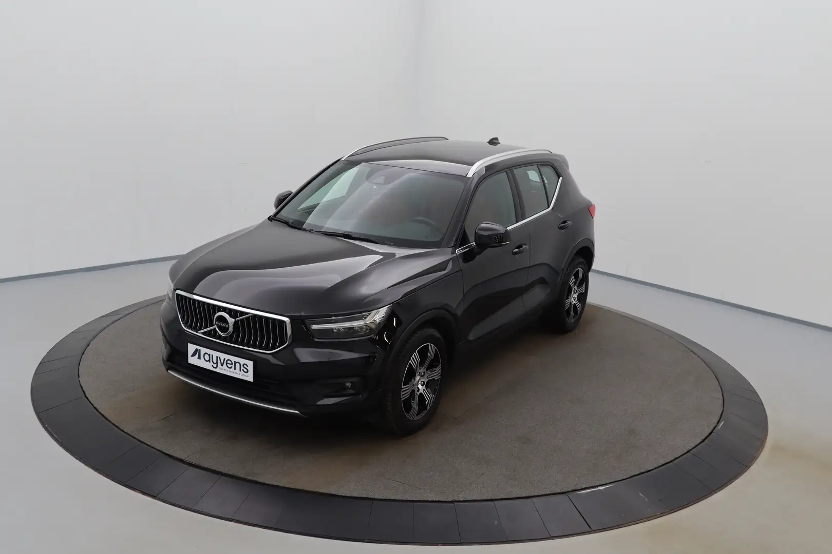 Volvo XC40 1.5 T3 Inscription Geartronic Intellisafe Pro LED crna - 1