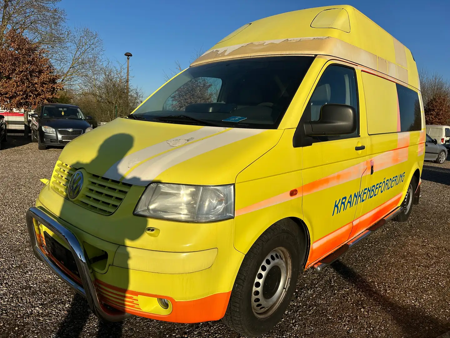 Volkswagen T 5.. Krankenwagen Goud - 1