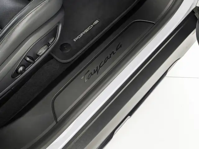 Porsche Taycan view 11