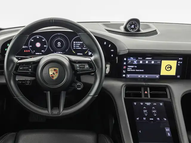 Porsche Taycan view 8