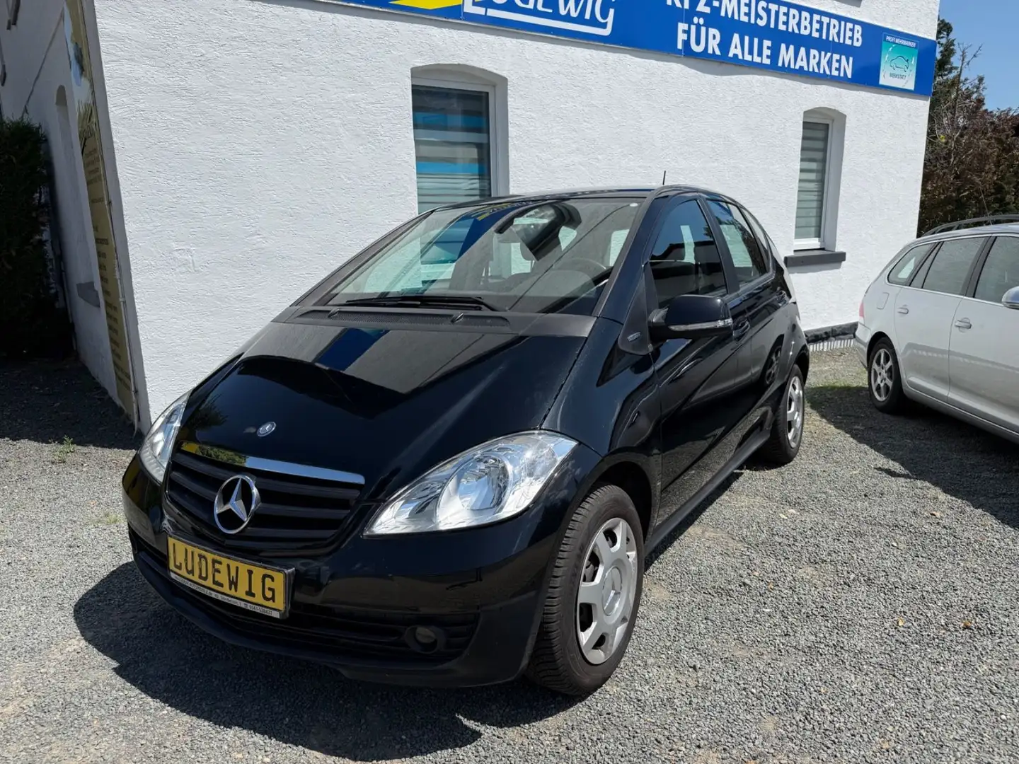 Mercedes-Benz A 160 A -Klasse A 160 *AHK*TÜV 01/27* Černá - 1