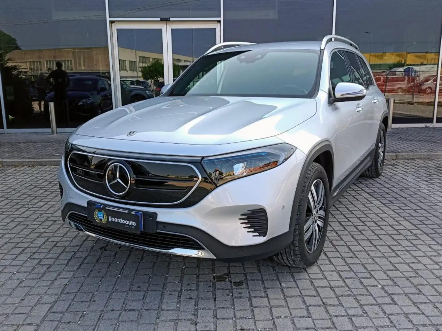 Mercedes-Benz EQB 300 4Matic Sport Tech Edition Argent - 1