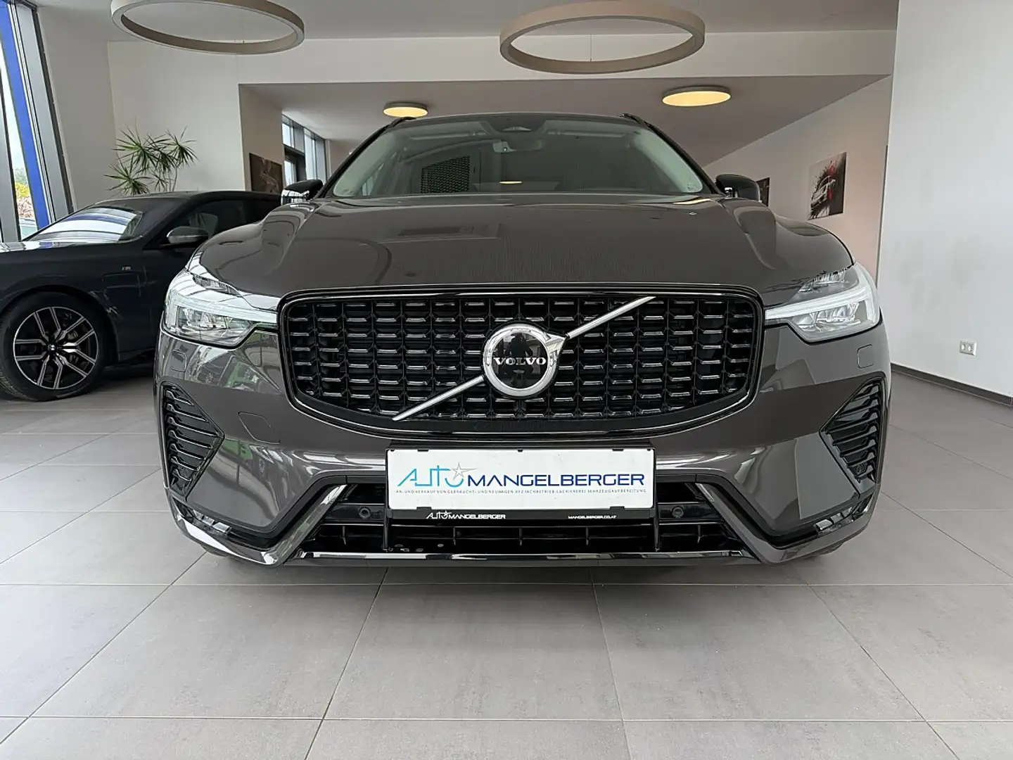 Volvo XC60 B4 Plus Dark AWD Geartronic, Anhängekupplung, H... Grau - 2