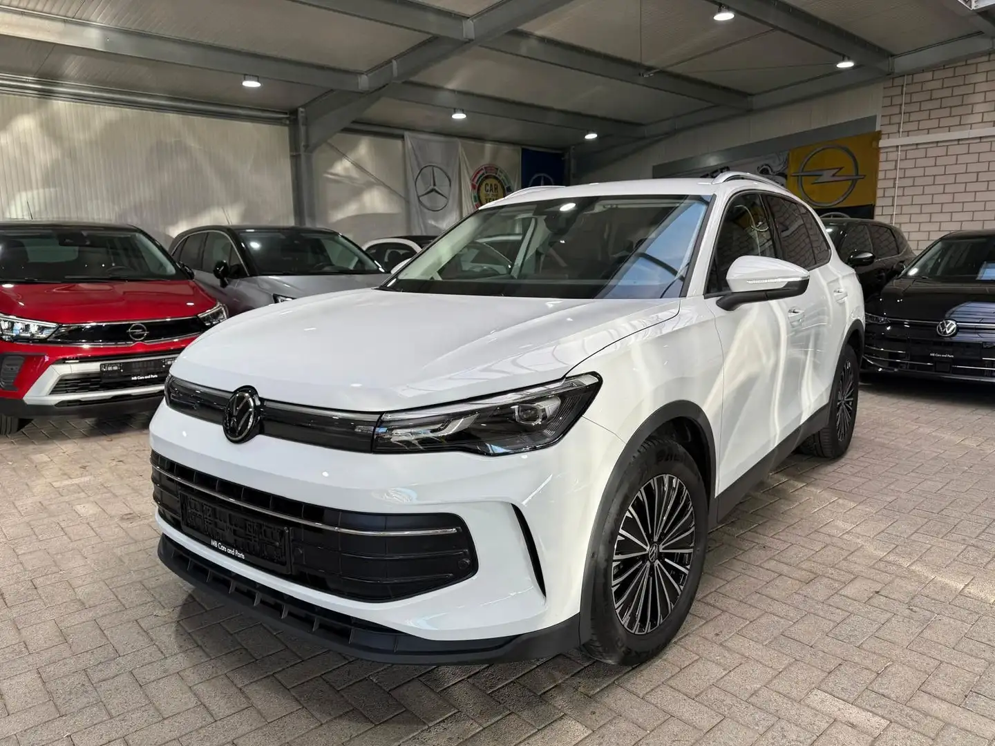 Volkswagen Tiguan 1.5 eTSI DSG ACC LED RFK SHZ LHZ Navi Weiß - 1